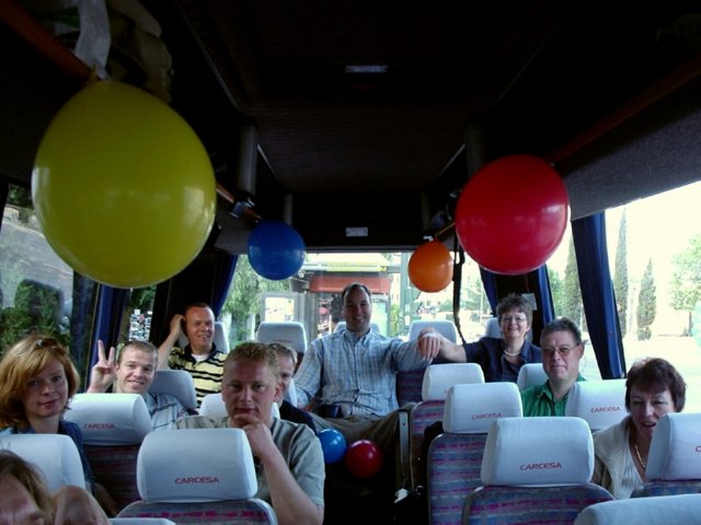 P5270311 versierde bus met feestvarken - Granada